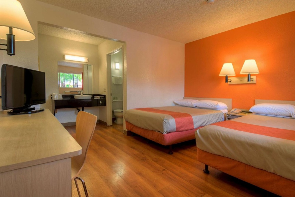 Motel 6 Los Angeles -Baldwin Park